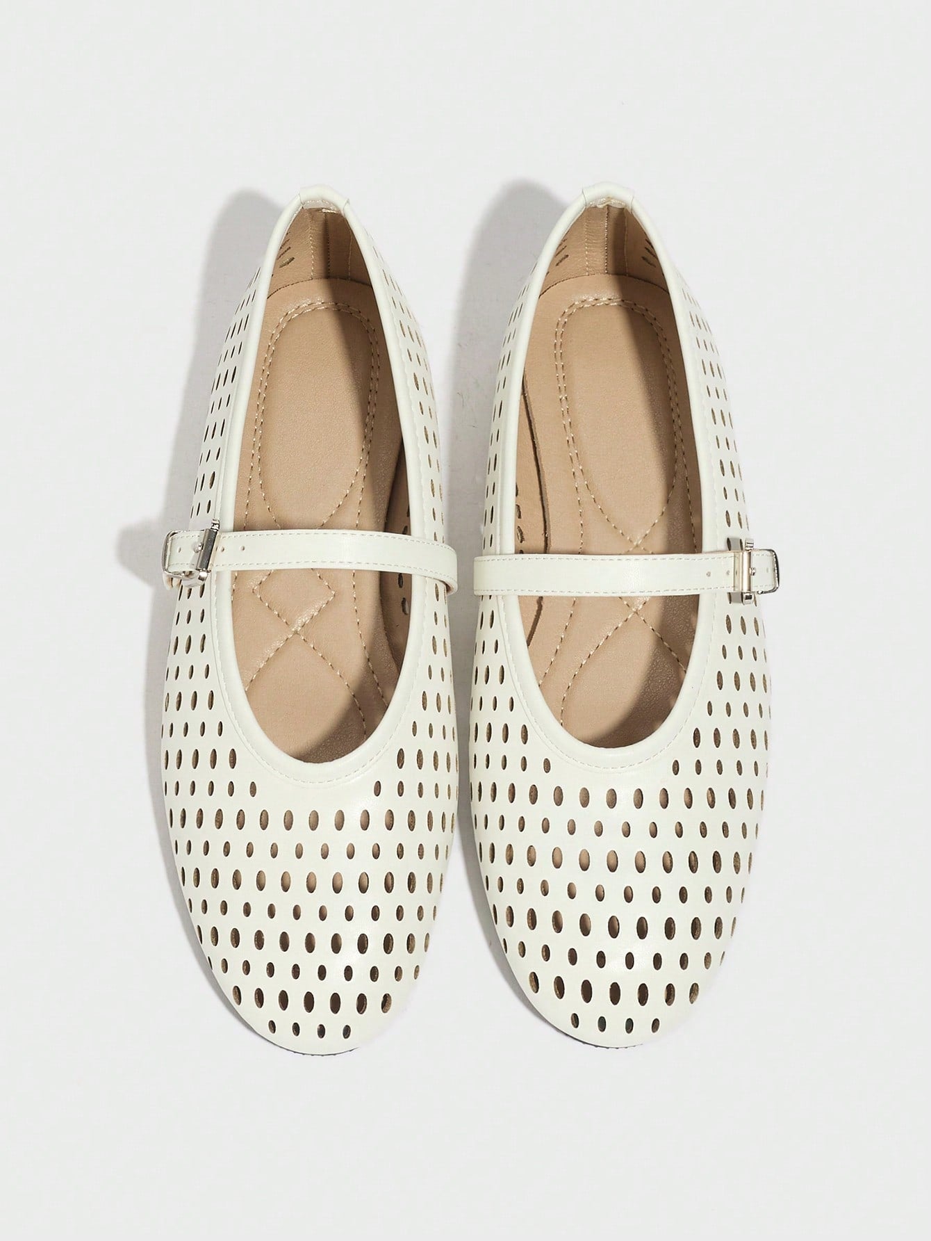 Women's breathable hollow round toe shoes